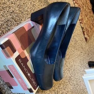 Bandolino navy blue low heels, size 8